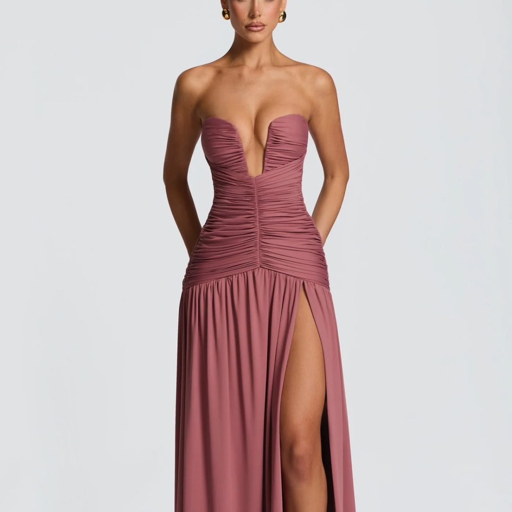 Strapless Ruched Plunge Gown in Mauve